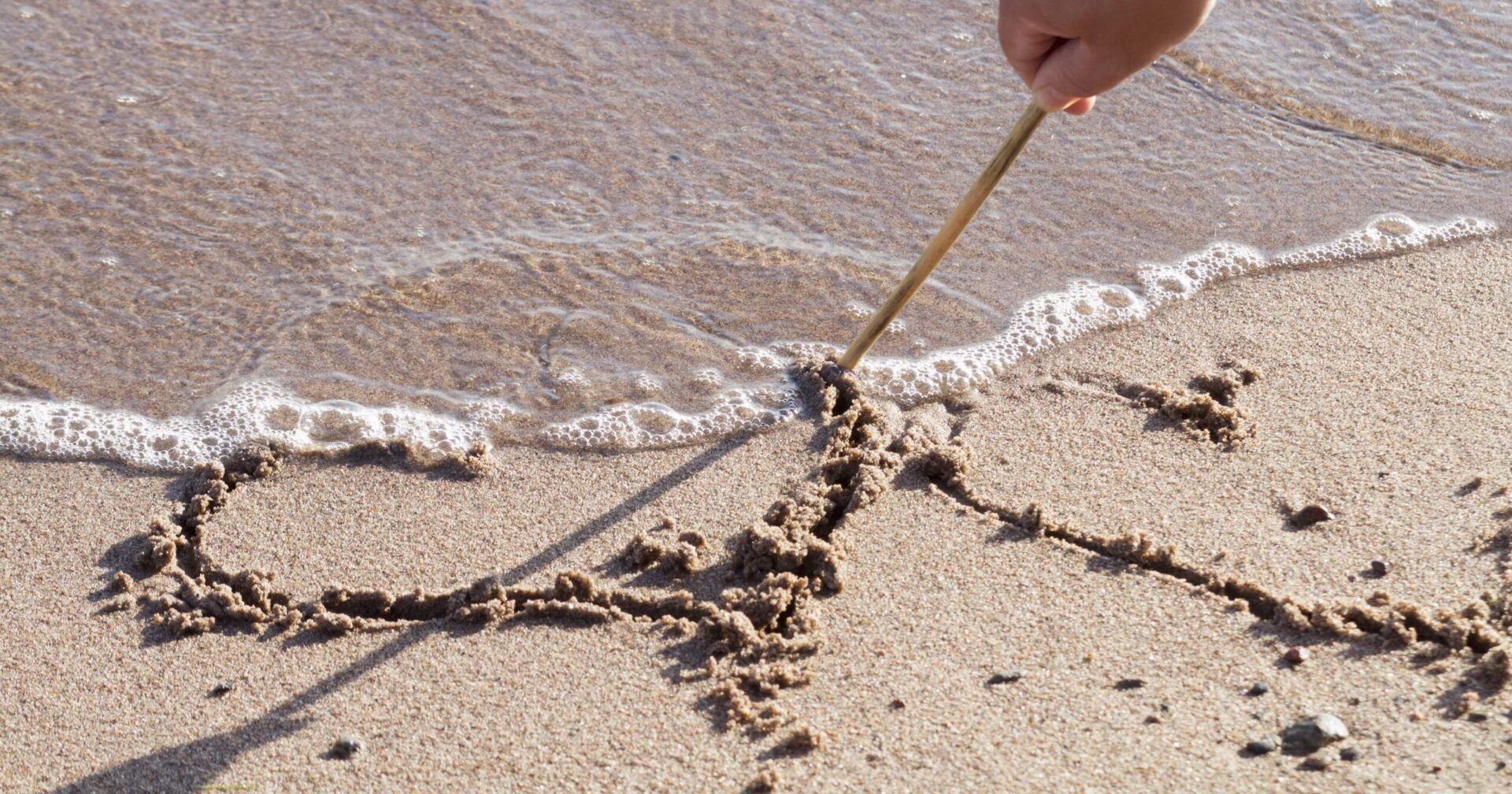 Sydämen kuva hiekassa