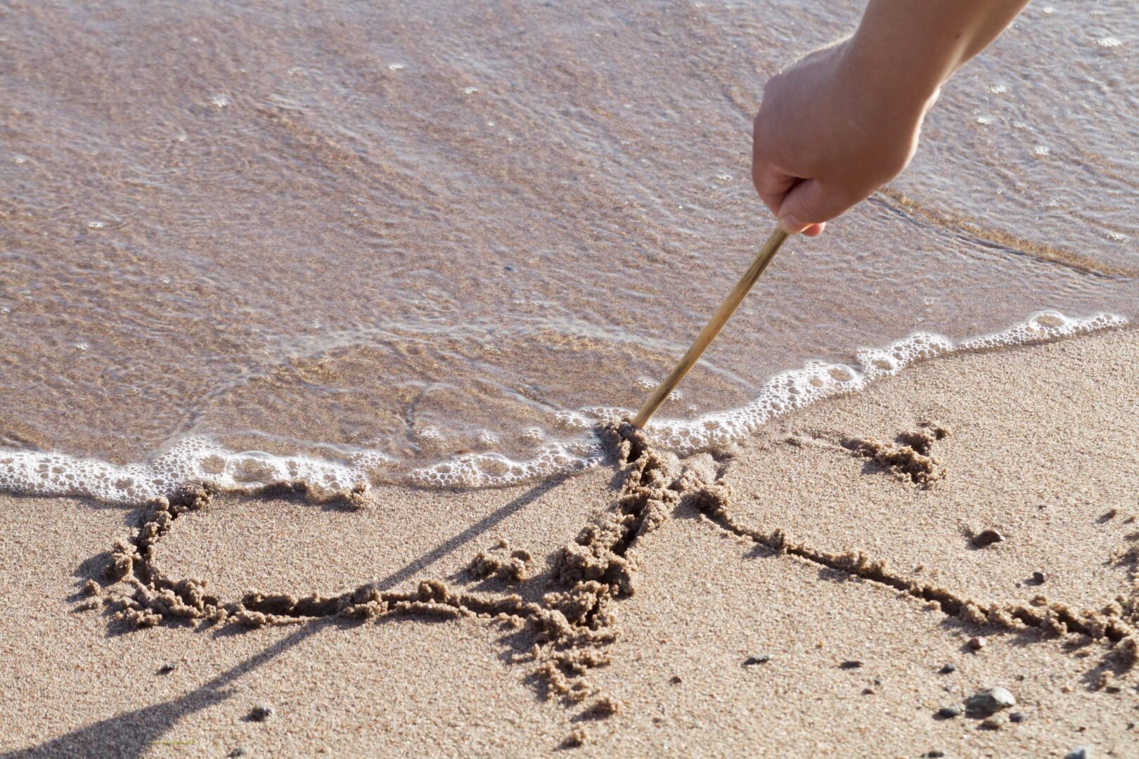 Sydämen kuva hiekassa