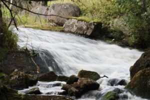 Virtaavaa vettä koskessa