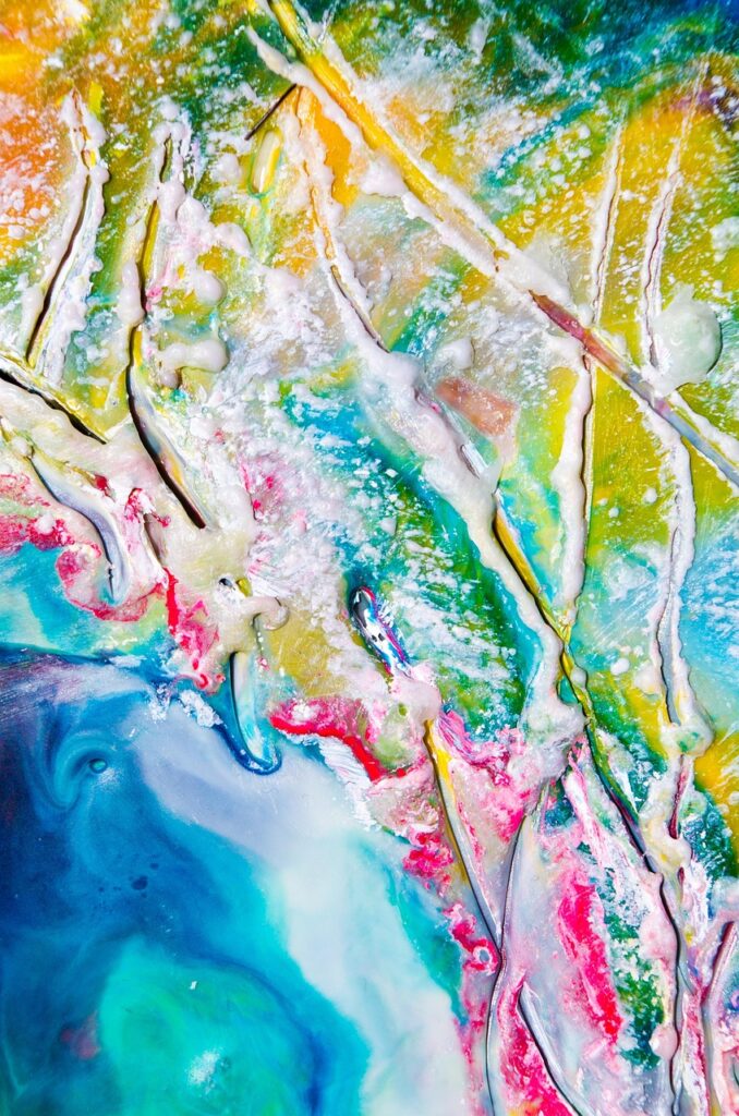 Eri värejä pinnalla